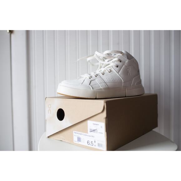 On The Roger Clubhouse Mid Sneakers 6.5 Women's NEW - Picture 2 of 4
